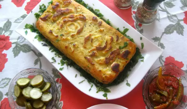 Pastel de patata con carne picada y pimientos rojos