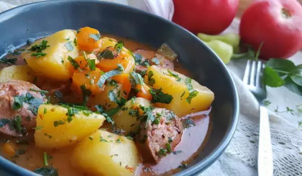 Guiso de patatas con salchicha