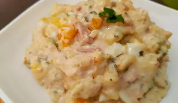 Ensaladilla de huevos, patata y mayonesa