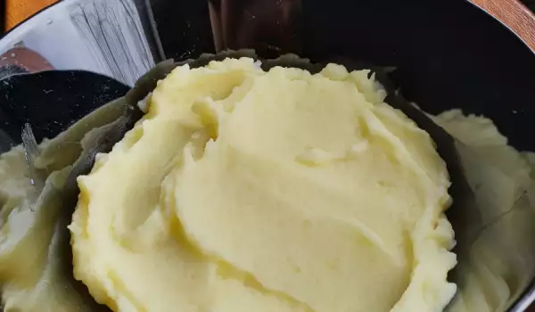 Puré de patatas con mantequilla y nata