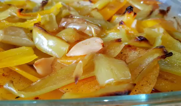 Guarnición de patatas y pimientos asados