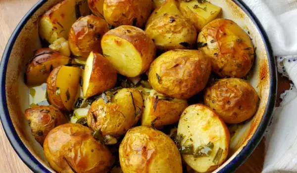 Patatas de guarnición con cebolleta y tomillo