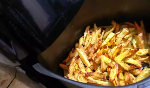 Zanahorias y patatas en la freidora de aire