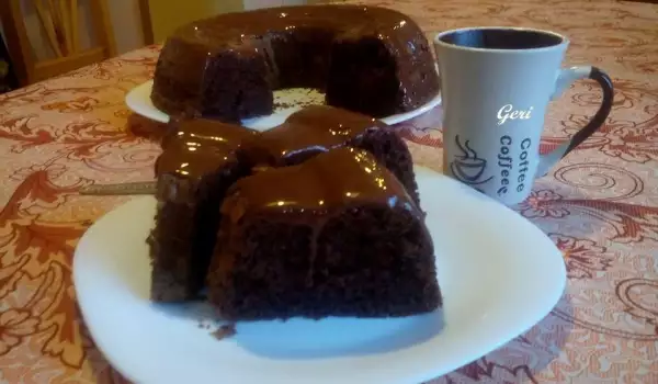 Bizcocho de chocolate con mayonesa y huevos