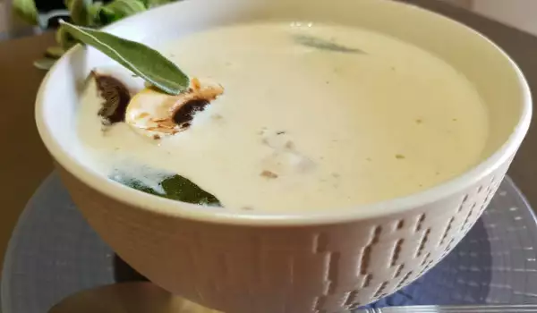 Sopa keto de champiñones