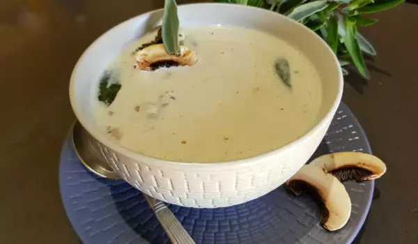 Sopa keto de champiñones