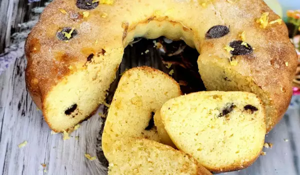 Bizcocho keto de almendras con limón y gotas de chocolate