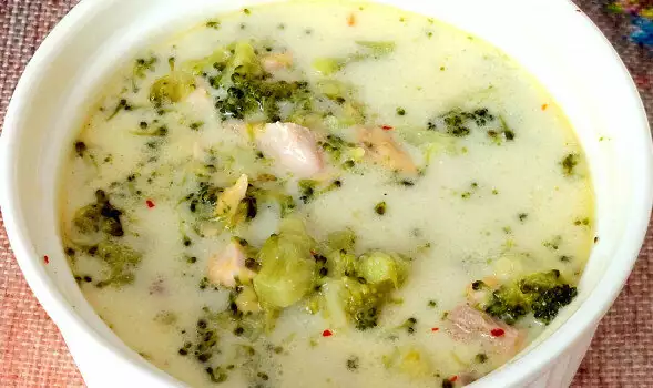Sopa Keto de Pollo y Brócoli