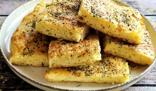 Focaccia keto con mozzarella y queso crema