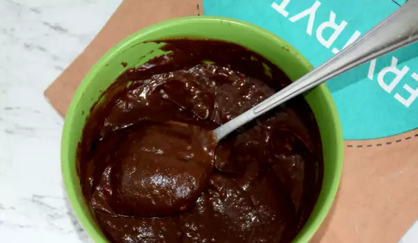 Crema Keto de chocolate con solo tres ingredientes