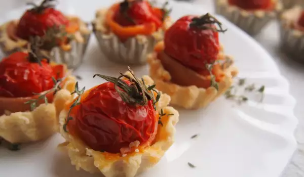 Mini tartaletas con tomates cherry