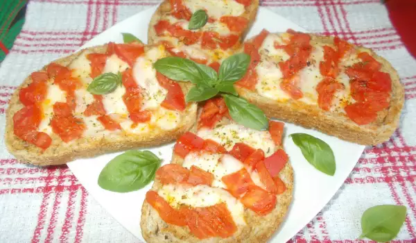 Crostini de tomate y mozzarella