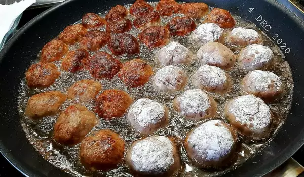 Albóndigas de carne con puré de patatas (albóndigas Tsargrad)