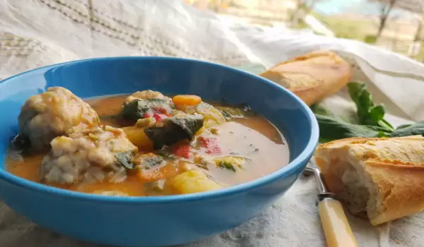 Guiso de albóndigas con patata y espinacas