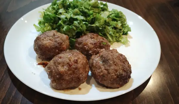 Albóndigas de carne al horno con puerros y parmesano