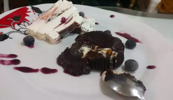 Lava cake con chocolate blanco y negro