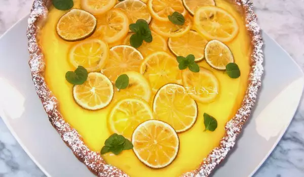 Crostata de limón en forma de corazón