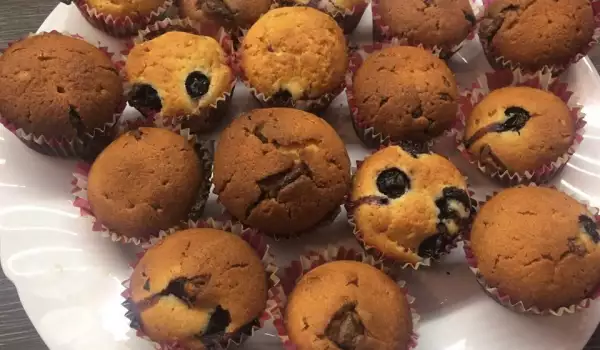 Muffins con trocitos de chocolate y arándanos