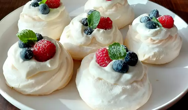 Keto Mini Pavlovas - Receta | BonApeti.net