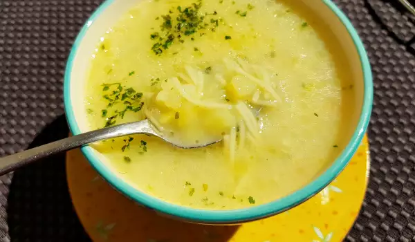 Sopa de patata con leche y cilantro