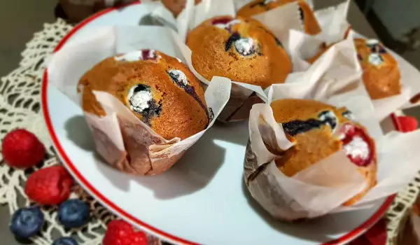 Muffins fáciles de arándanos y frambuesas
