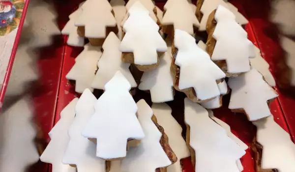 Galletas de espelta en forma de árbol de Navidad (receta alemana)