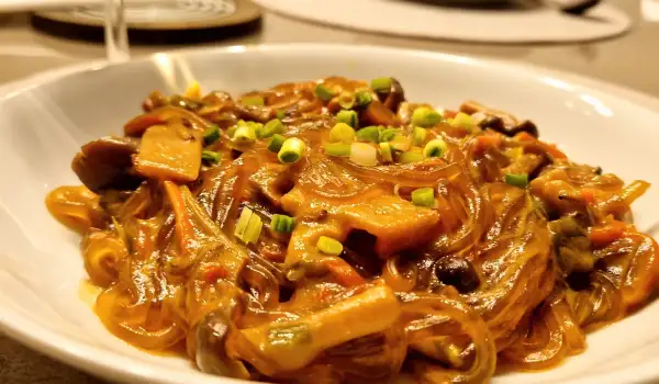 Noodles de batata con puerro y verduras