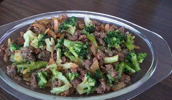 Delicioso gratinado de brócoli con carne picada