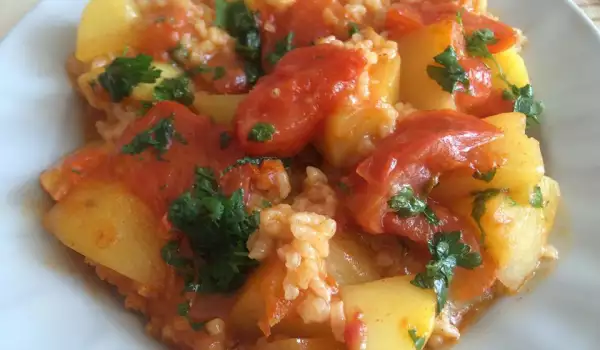 Arroz al horno con patatas y tomates