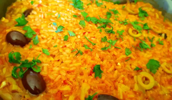 Arroz al horno con puerros, tomates y aceitunas