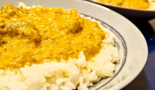 Codorniz con curry picante y arroz basmati