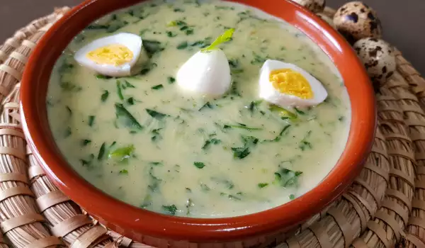 Espinacas a la crema con huevos de codorniz