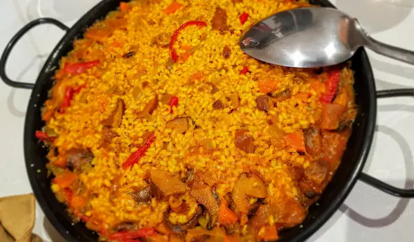 Paella de verduras y níscalos