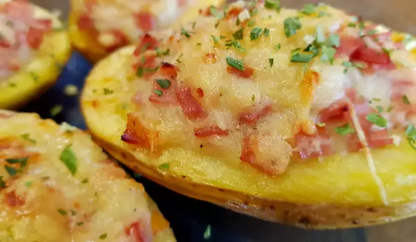 Patatas con jamón york y mozzarella al horno