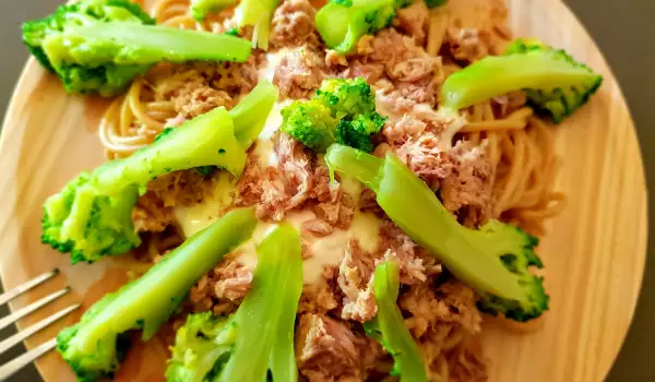 Espaguetis integrales con brócoli