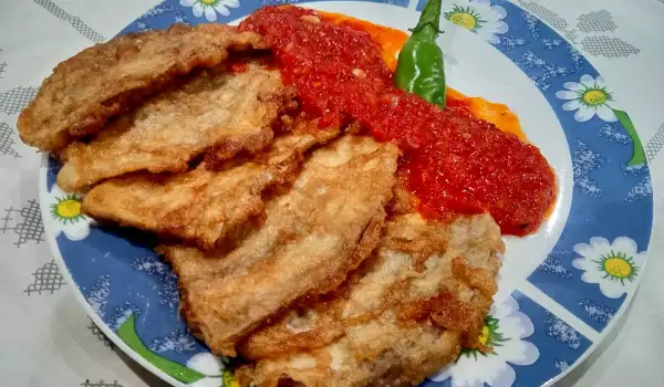 Berenjena rebozada con salsa de tomate