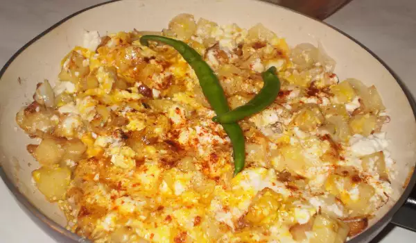Huevos revueltos con patatas y cebolla