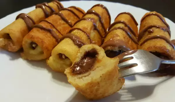 Rollitos de pan frito con chocolate