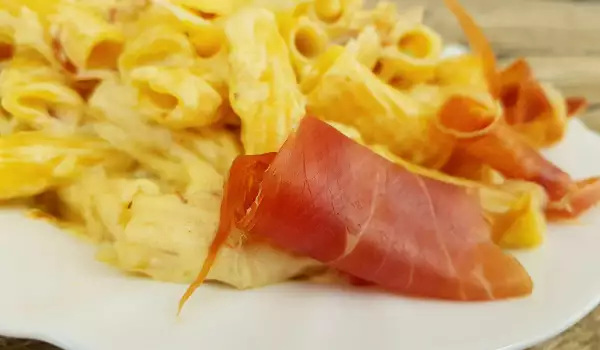 Pasta con prosciutto y setas ostra