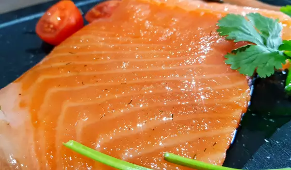 Salmón marinado en sal (Pastarmi de salmón)