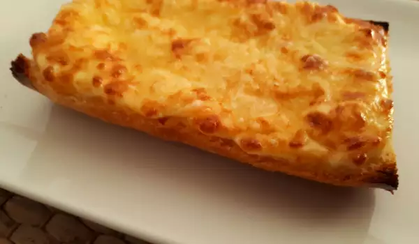 Pan tostado al horno con huevos y queso