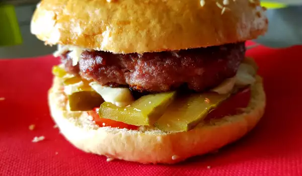 Hamburguesas con panecillos caseros