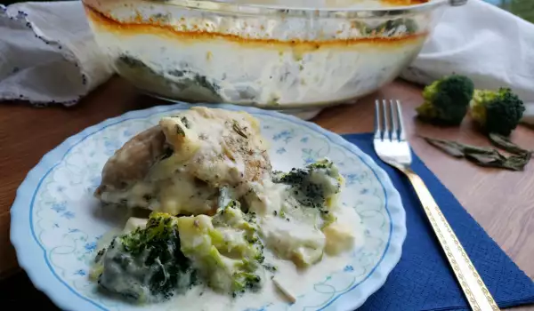 Pollo con brócoli, quesitos y nata