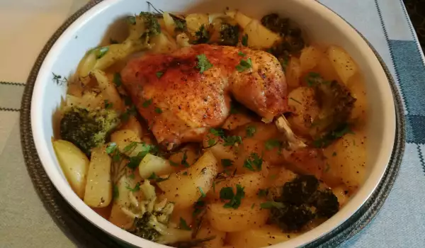 Pollo con patatas y brócoli al horno