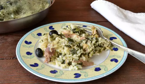 Pollo con arroz, espinacas y aceitunas