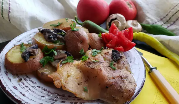 Pollo con champiñones y patatas al horno