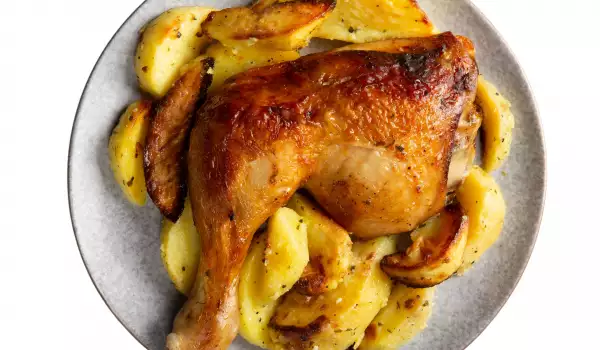 Pollo con patatas al horno estilo rústico