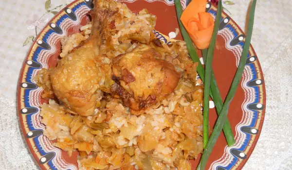 Pollo con arroz, patatas y col fermentada