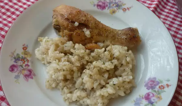Arroz blanco con muslos de pollo