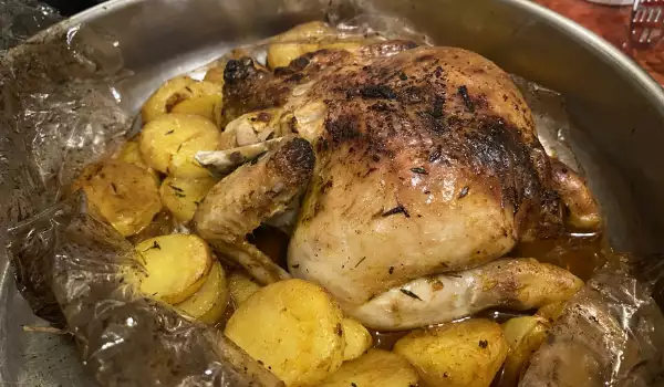 Pollo con patatas en bolsa de asar